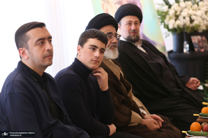 دیدار سید حسن خمینی با خانواده شهیدان لاریجانی