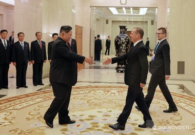 دیمیتری مدودف به دیدار کیم جونگ اون رفت