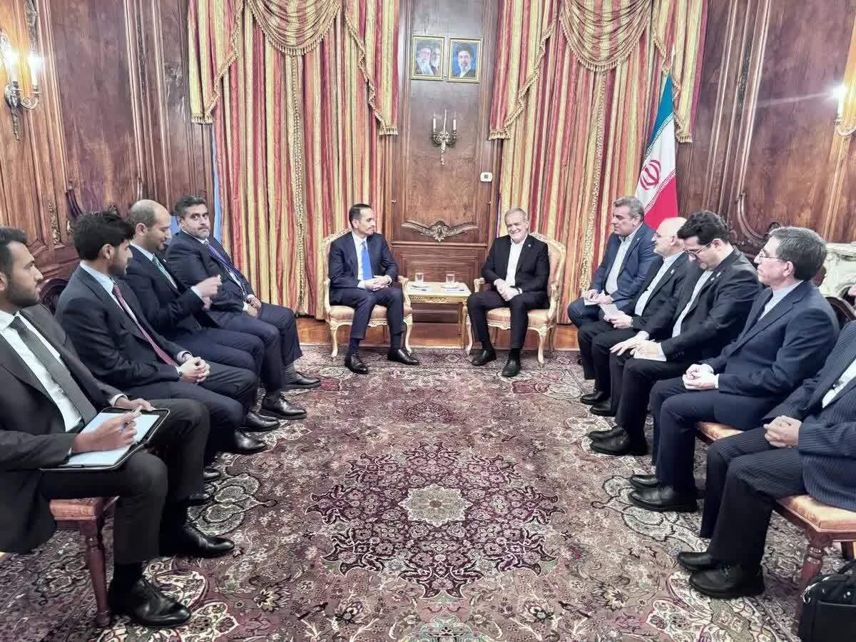 نخست‌وزیر و وزیر خارجه قطر در حاشیه هشتاد و یکمین مجمع عمومی سازمان ملل با رئیس‌جمهوری اسلامی ایران، دیدار و گفت‌و‌گو کرد.