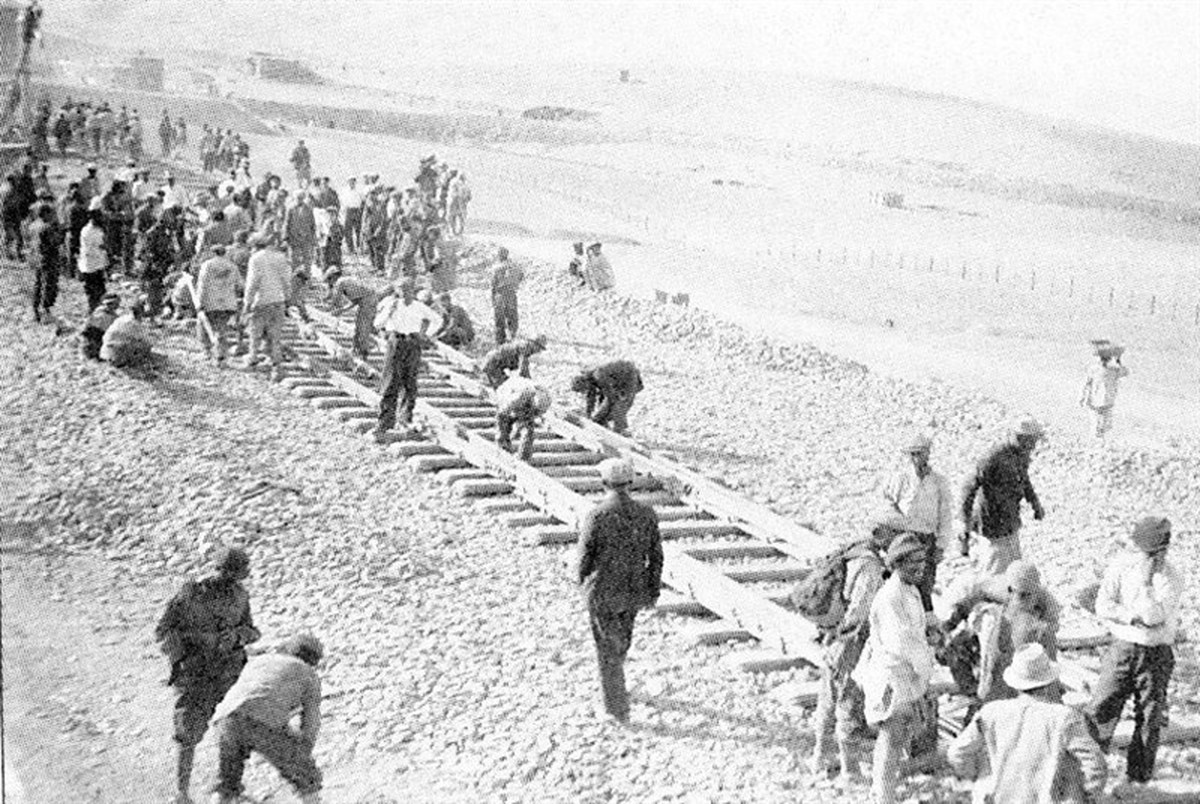 نخستین راه‌آهن ایران را چه کسی ساخت؟
