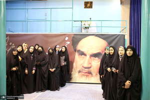 بازدید جمعی از دانش آموزان از بیت امام خمینی (س) در جماران 1