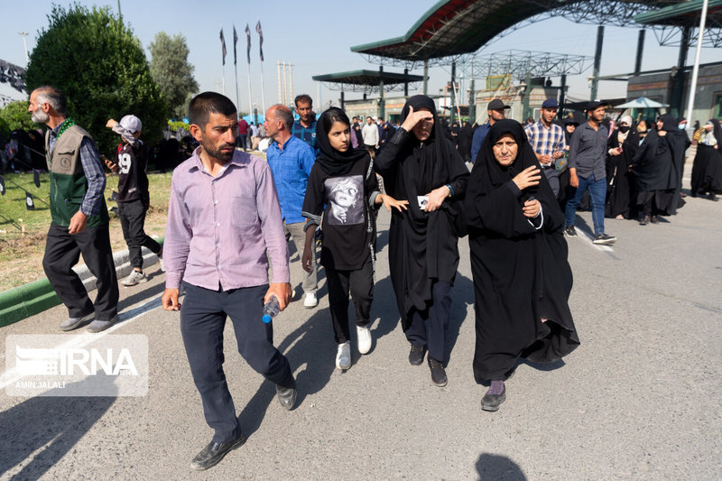 حضور مردم و مرزبندی با اقلیت اخلال‌گر مراسم ارتحال امام(س) -2