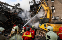 تلاش آتش نشانان و نیروهای امدادی در پی حادثه پلاسکو 