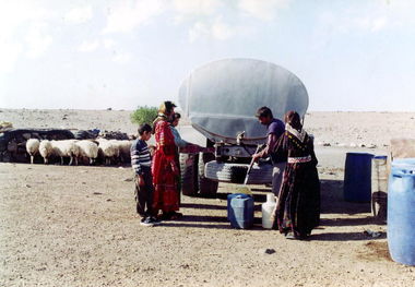 آبرسانی به روستای سیلزده رزداب خواف با تانکر انجام می‌شود