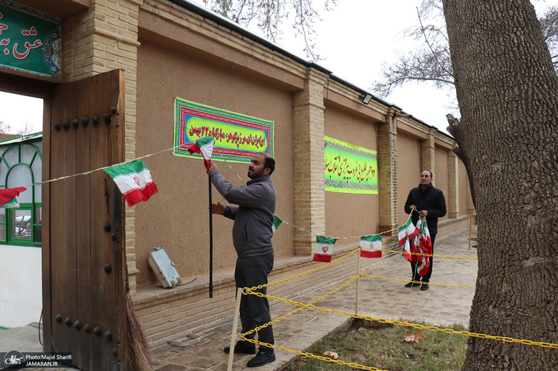 آذین بندی بیت تاریخی امام خمینی به مناسبت دهه فجر انقلاب