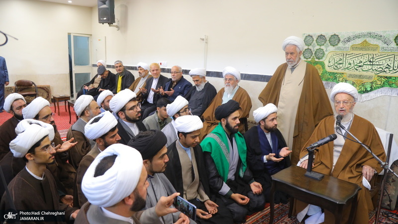 عمامه گذاری طلاب توسط مراجع عظام تقلید در روز میلاد امام علی (ع)‎