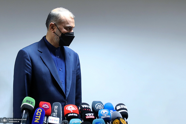 صمیمی ترین بخش سفر وزیر خارجه ایران به 4 کشور عربی/ بن زاید برای امیرعبداللهیان پشت فرمان نشست