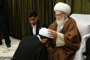 عمامه گذاری طلاب در روز عید مبعث توسط مراجع عظام تقلید‎‎