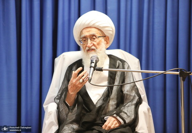 آیتالله العظمی نوریهمدانی: مردم از مشکلات اقتصادی رنج میبرند/ باید کنار مردم باشیم و با سادهزیستی و همدلی به یاری آنان بشتابیم/ روحانیت باید آستانه تحمل خود را بالا ببرد و وضع فعلی را بهخوبی درک کند/ برخی از مردم مشکلات را به نام روحانیت مینویسند