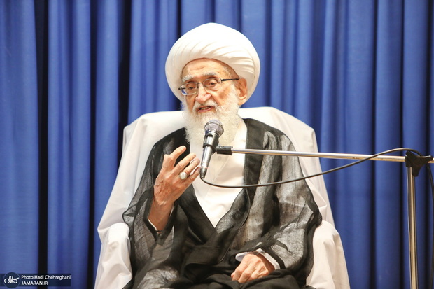آیت‌الله العظمی نوری همدانی: ساماندهی فضای مجازی و معیشت معلمان مورد توجه قرار گیرد