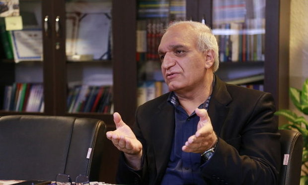 رسانه ملی با چه مجوزی قبل از رد یا اثبات اتهام اجازه دفاع به دو مجری تلویزیون را داد؟
