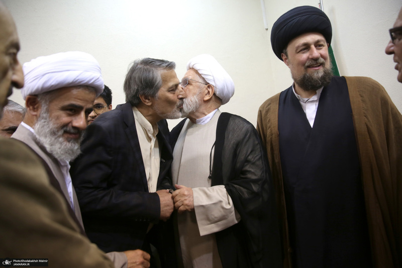 دیدار مهدی کروبی با سید حسن خمینی و جمعی از فعالان سیاسی