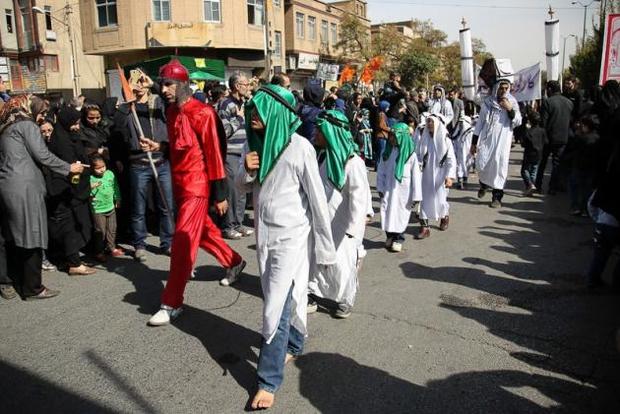 آئین نمادین کاروان کربلا در ورامین برگزار شد