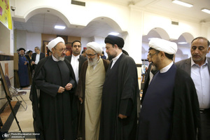 بازدید آیت الله نور مفید از نمایشگاه وکلای شرعی امام خمینی (س)