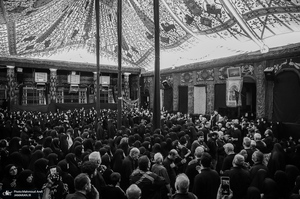 عزاداری ظهر عاشورا در حسینیه 200 ساله سادات اخوی