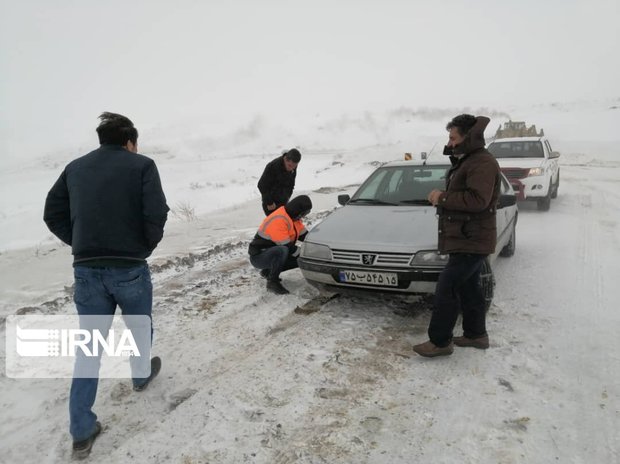 امدادرسانی به ۴۰۰ دستگاه خودرو گرفتار کولاک در تکاب