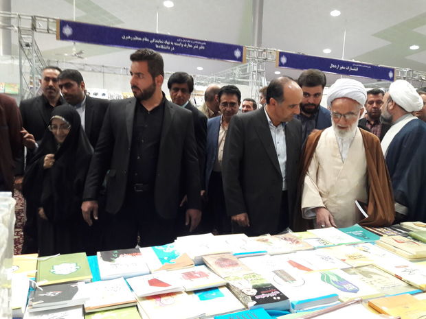 دهمین نمایشگاه کتاب استان مرکزی در اراک گشایش یافت