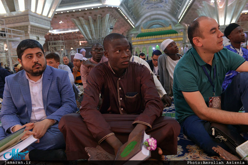 محفل انس با قرآن شرکت کنندگان در سی و چهارمین دوره مسابقات بین المللی قرآن در حرم مطهر امام خمینی(س) 