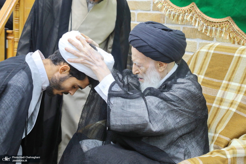 مراسم عمامه گذاری طلاب توسط مراجع عظام تقلید