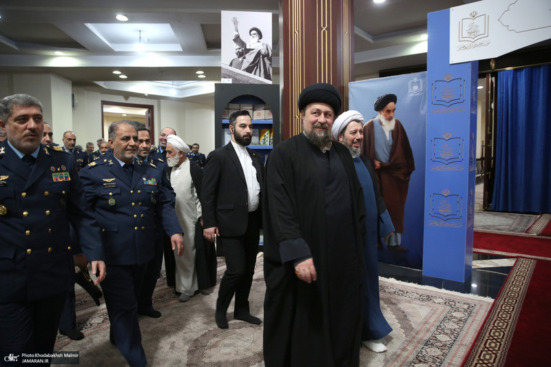 دیدار فرمانده نیری هوایی ارتش( امیر بهمن بهمرد )و جمعی از فرماندهان با سید حسن خمینی