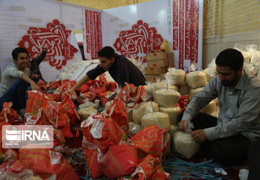 ۱۵۴ بسته مواد غذایی بین آسیب دیدگان کرونا در گناباد توزیع شد