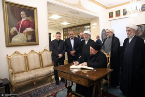 حضور سید حسن خمینی در سفارت واتیکان