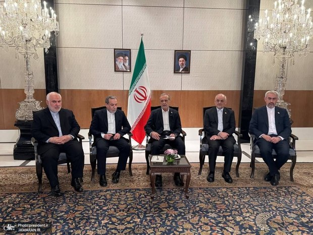 پزشکیان: گفت‌وگوهای سازنده با بانک توسعه بریکس داشتیم/ با ولیعهد امارات گفت‌وگوی خوبی داشتیم و قرار شد گذشته را کنار بگذاریم و آینده خوبی بسازیم/ حمایت از الحاق جمهوری اسلامی ایران به سازمان تجارت جهانی از موضوعاتی بود که در اجلاس بریکس مورد توجه قرار گرف