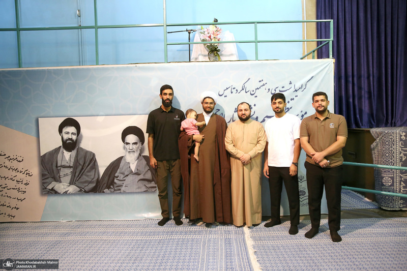 بازدید جمعی از دانشجویان کشور عراق از بیت امام خمینی درجماران
