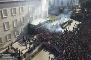 عکس/ حمله معترضان به دفتر نخست وزیر آلبانی