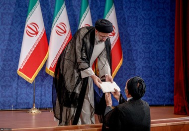 سید محمود دعایی چه کتابی را به رییسی هدیه داد؟ + تصاویر