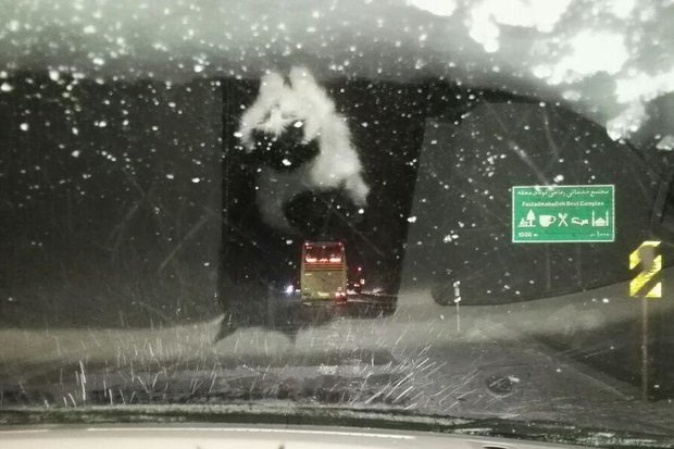 بارش سنگین برف در محورهای هراز و فیروزکوه