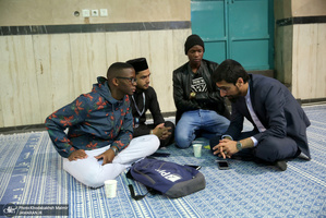 بازدید جمعی از شرکت کنندگان سی وششمین دوره مسابقات بین المللی قرآن کریم از جماران‎