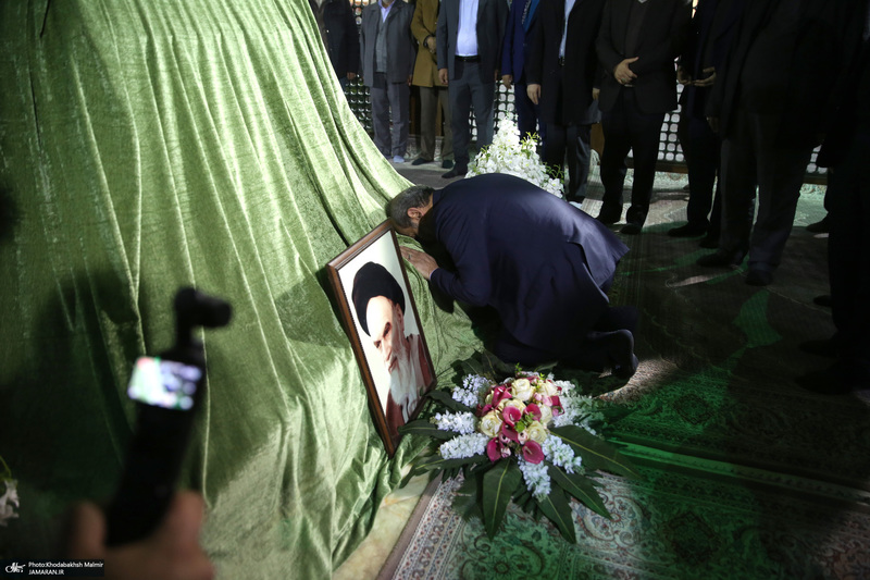 تجدید میثاق رئیس و جمعی از مدیران سازمان صداوسیما با آرمان‌های امام خمینی(س)-2