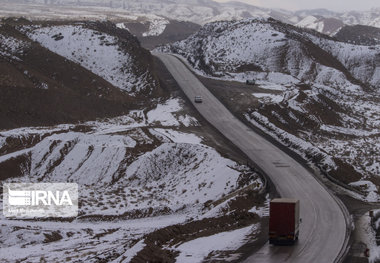 شمار ورود خودروها و مسافران به استان سمنان کاهش یافت