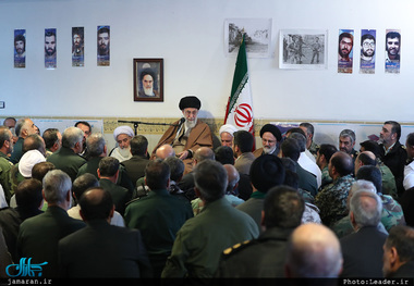 حضور سرزده رهبر معظم انقلاب در مناطق زلزله‌زده کرمانشاه/ حضرت آیت الله خامنه ای: با غم شما، دلهای ما پر از غم و افکار ما نیز گرفتار شد/ مسئولان در این حادثه خوش درخشیدند، اما من قانع نیستم/ لزوم تامین مسکن زلزله‌زدگان با مدیریت متمرکز و کار جهادی