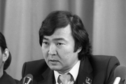 شاعر معروف قزاقستانی حزب تشکیل داد 