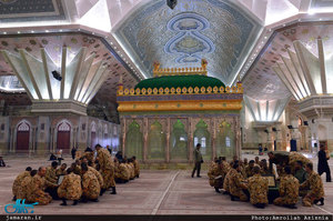 تجدید میثاق جمعی از فرماندهان و سربازان مرکز آموزش شهید اسدی کهریزک با آرمان های امام خمینی(س) 