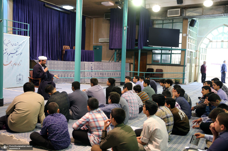 بازدید دانش آموزان مدرسه پیام امام (ره) از جماران