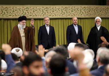 دیدار رمضانی کارگزاران نظام با رهبر انقلاب فردا شنبه برگزار می‌شود/  رسانه رسمی رهبری: دیدار رمضانی مسئولان، از مهمترین دیدارهای سالیانه رهبر انقلاب است و در آن مسائل مهم، سیاستهای کلی و نقشه راه نظام جمهوری اسلامی ترسیم و تبیین می‌شود