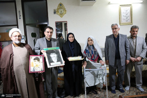 دیدار دست اندر کاران هفته فرهنگی بر استان آفتاب با خانواده شهداء