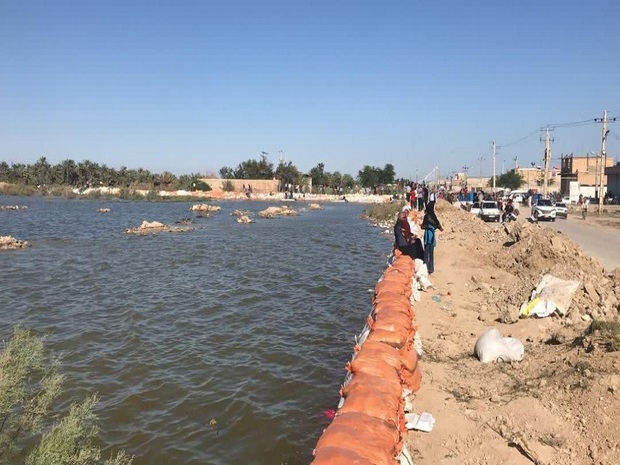 جاده شادگان - دارخوین برای مهار سیلاب شکافته شد