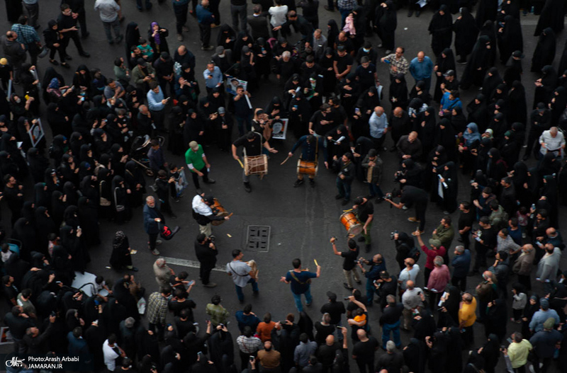 تجمع مردمی در سوگ شهادت رئیس جمهوری و هیات همراه در میدان ولیعصر (عج)