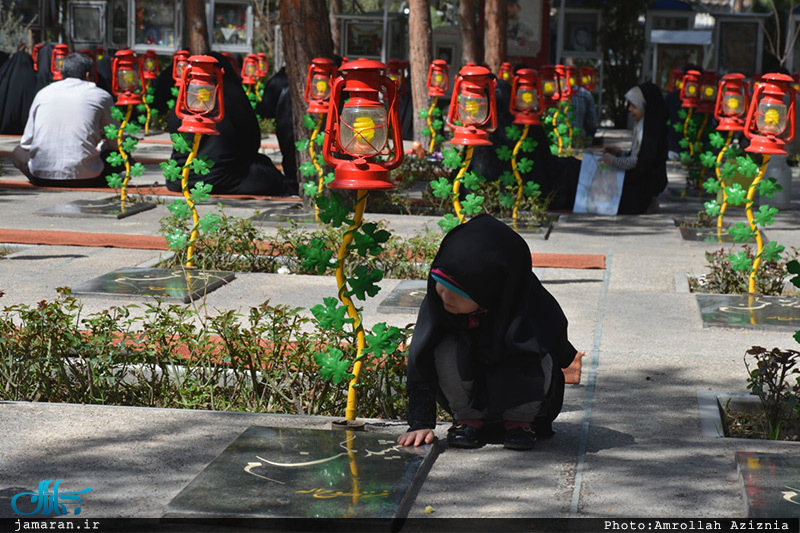  زیارت اهل قبور در پنجشنبه آخر سال-بهشت زهرا(س) تهران