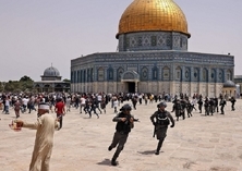 Several US lawmakers closely aligned with Israel are reportedly preparing to introduce a highly controversial resolution in Congress that seeks to cement Israeli domination over the al-Aqsa Mosque compound in occupied East al-Quds.