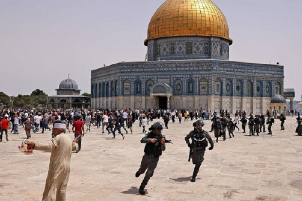 Several US lawmakers closely aligned with Israel are reportedly preparing to introduce a highly controversial resolution in Congress that seeks to cement Israeli domination over the al-Aqsa Mosque compound in occupied East al-Quds.
