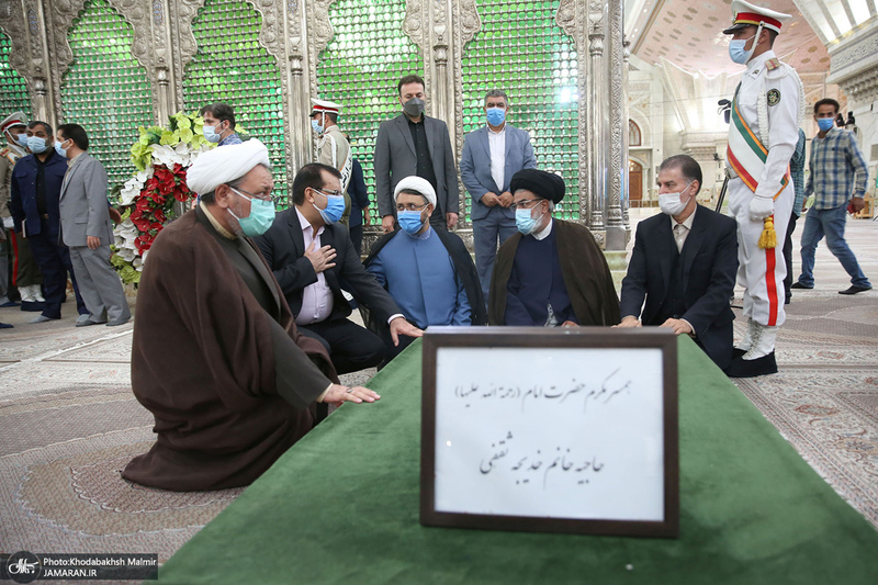 تجدید میثاق سرپرست و کارکنان موسسه تنظیم و نشر آثار امام خمینی(س) با آرمان های بنیانگذار جمهوری اسلامی