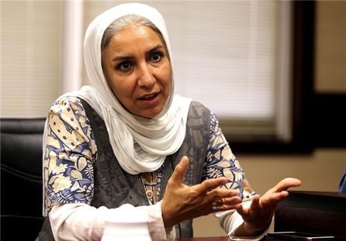 کیانوش عیاری کارگردان سخت گیری است
