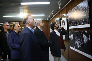 تجدید میثاق شهردار منطقه یک تهران و جمعی از معاونین با امام خمینی (س)