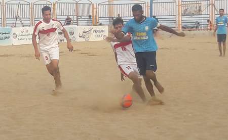 پیروزی تیم فوتبال ساحلی دریانوردان بندرعباس مقابل صنعت فرش حداد