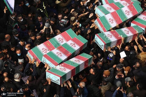 فرق است میان راهپیمایی اربعین و تشییع شهدا